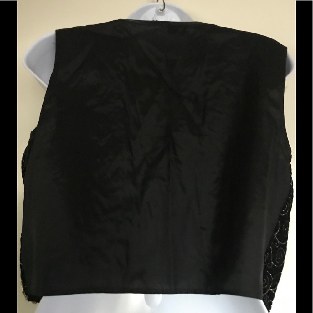 Vintage JUDY KNAPP CALIFORNIA ,size  M black velvet like vest! - Picture 2 of 16